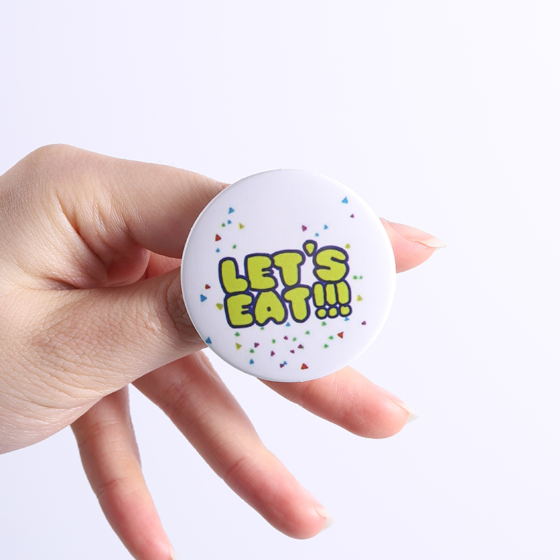 공포 게임 악당 캐릭터 핀 보라색 브로치 'LET'S  - Retro Gaming Gifts 리뷰 및 가격
